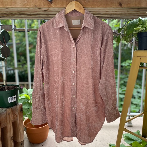 Aritzia Tops - Aritzia velvet type nude / rose blouse